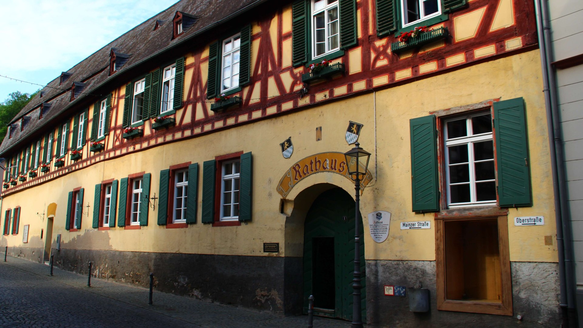 Eingang Rathaus | &copy; Sabine Pilger