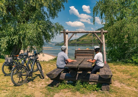 Rastplatz am Rheinradweg | © Maximilian Semsch/Romantischer Rhein Tourismus Rastplatz am Rheinradweg | © Maximilian Semsch/Romantischer Rhein Tourismus