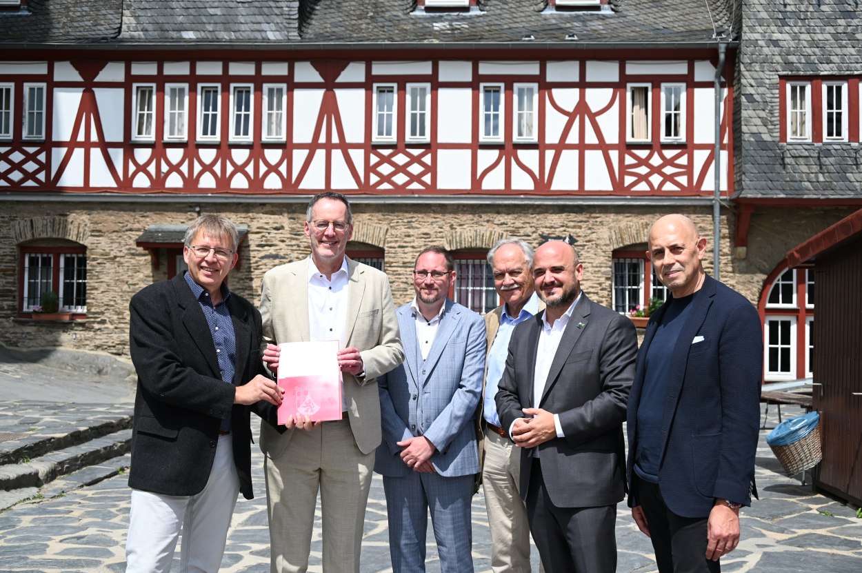 Foerderbescheid-2025 | © Jochen Werner Foerderbescheid-2025 | © Jochen Werner