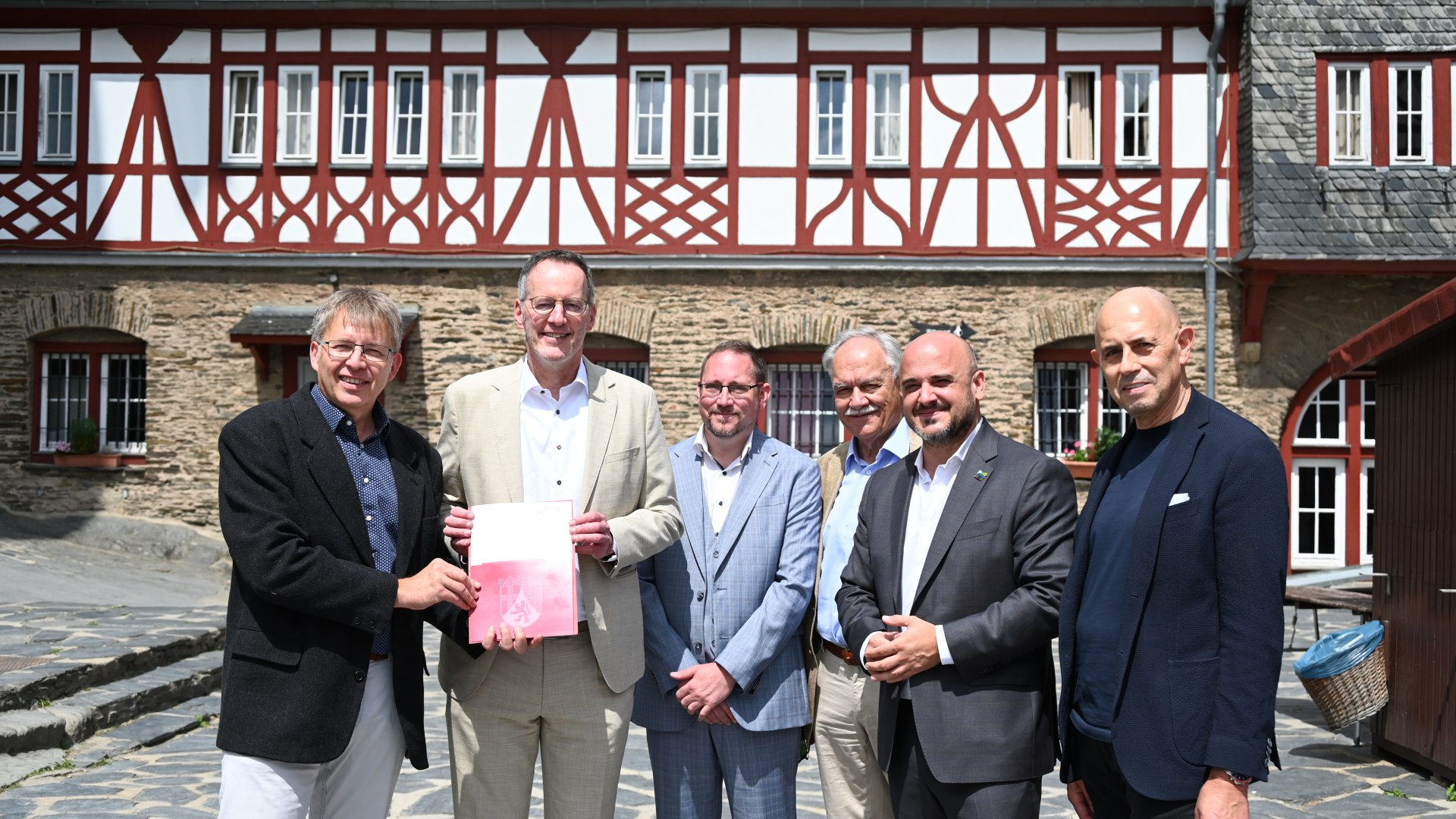 Foerderbescheid-2025 | © Jochen Werner Foerderbescheid-2025 | © Jochen Werner