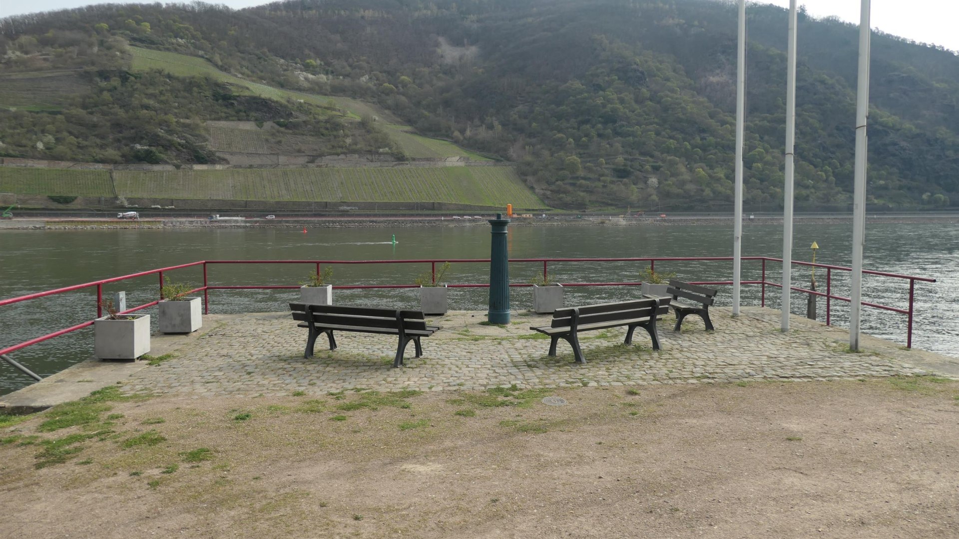 Kranenmauer am Rhein | &copy; RNT